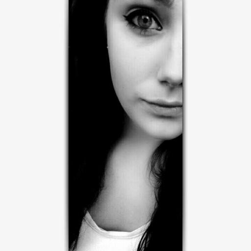 xJustElise's profile picture. 