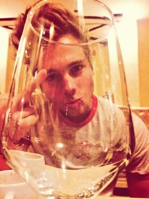 i'll appreciate if u follow me #vote5sos -@heredichael @iralum