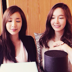 fict1ons's profile picture. Eat me, drink me.