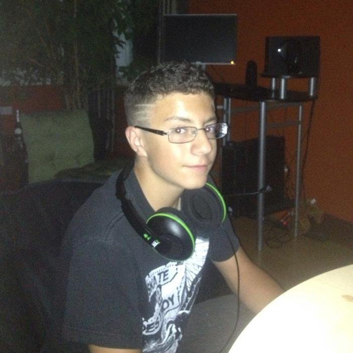 SwKzDetox's profile picture. Im a gamer from Canada, competitive player, love too snipe and play objective.