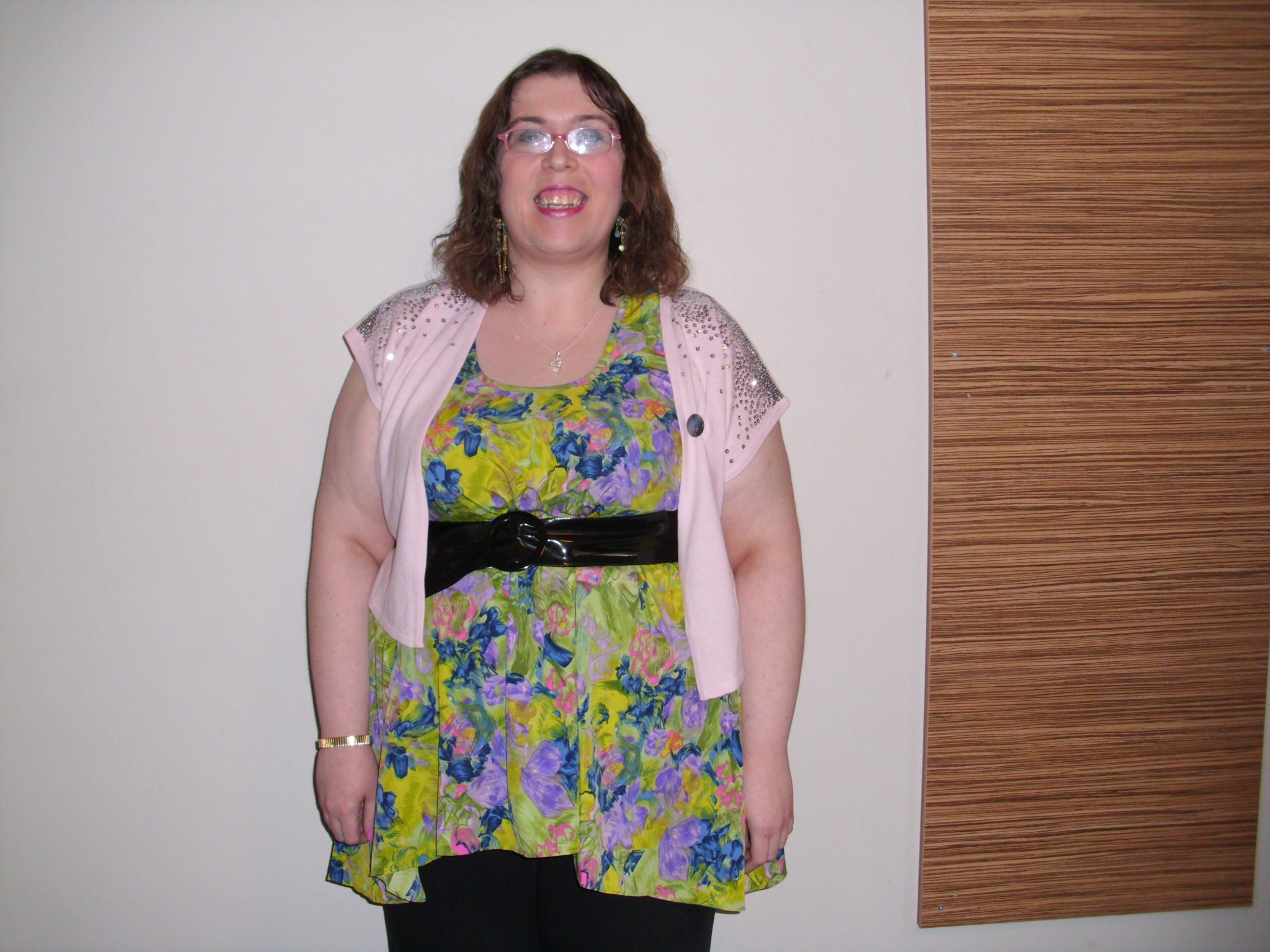 Loves musical theatre,shopping,reading,watching soaps and autograph collecting