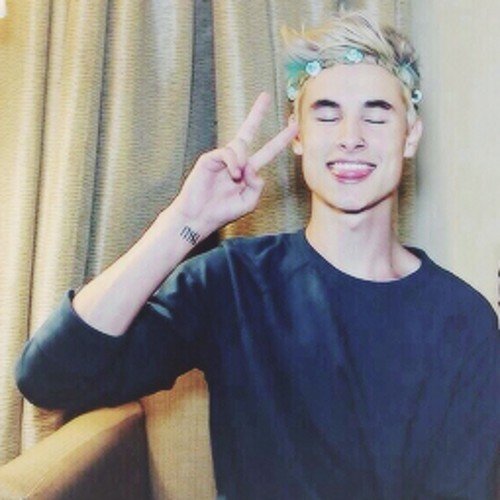 Kian Lawley ~ eighteen ~ single ~ bisex
