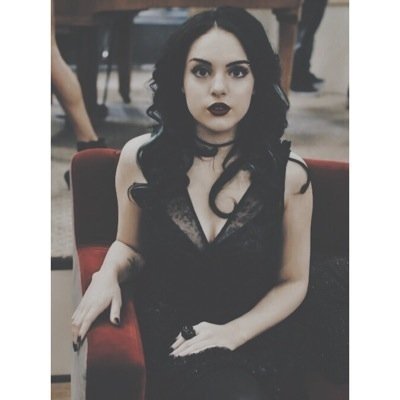 //Hey! I'm Jadelyn Elizabeth August West// I Go to Hollywood arts With Beck,Robbie,Cat,tori,trina,andre and...Rex //BFF Cat//