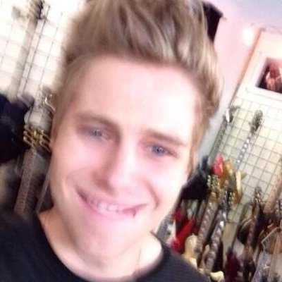 I gave you this free follow so follow my account @pappadumuke --- get me to 35k x