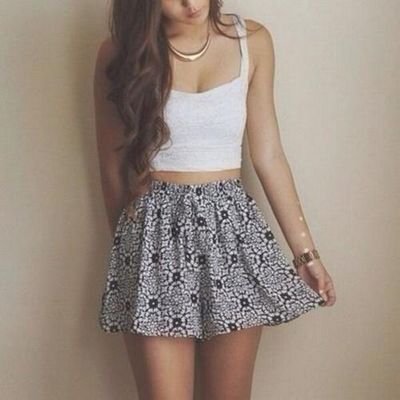 Hola me llamo Martina y me encanta la moda he creado este twitter para poner fotos de los cojuntos que mas se llevan