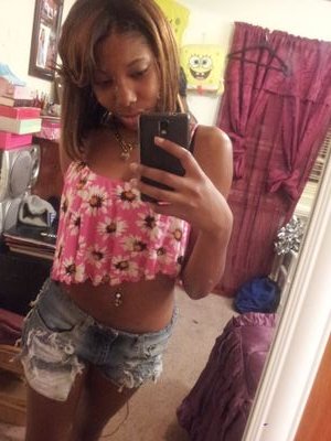 [RE-N-E-LL-E]   she's Classy & Pretty ,Cute in the face But small in the waist.   a GorJuss gal that wanna be loved ♡    ♉Taurus♉