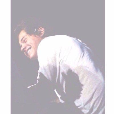 FOLLOW @crowninglirry BECAUSE SHES SO CLOSE TO HER GOAL