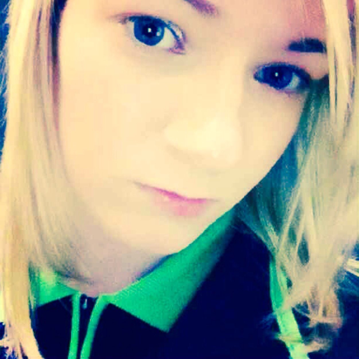 21, Mummy, shopaholic, animal lover