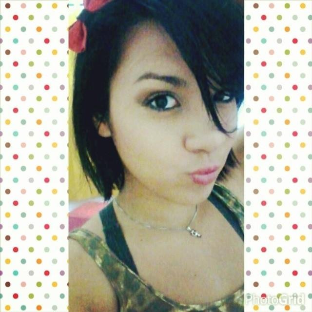 Beatriz mais conhecida como Bia, 18anos - Santista - Cristã . Em sintonia com o Mundo, Determinada naquilo que quero, FOCO no Objetivo ;)