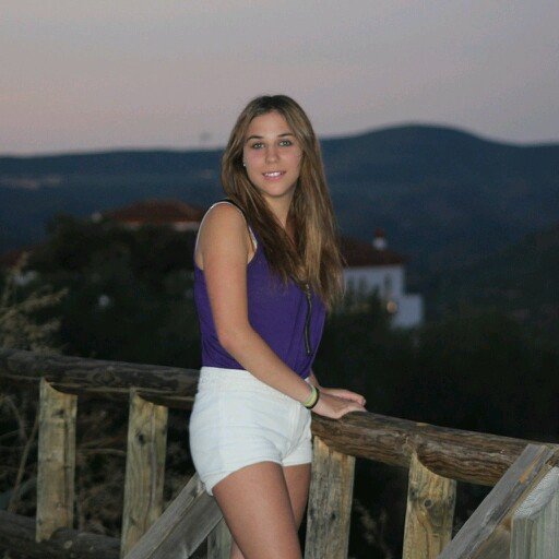 'Las sonrisas de verdad contigo,
las ganas de ti y tus besos para mi.'