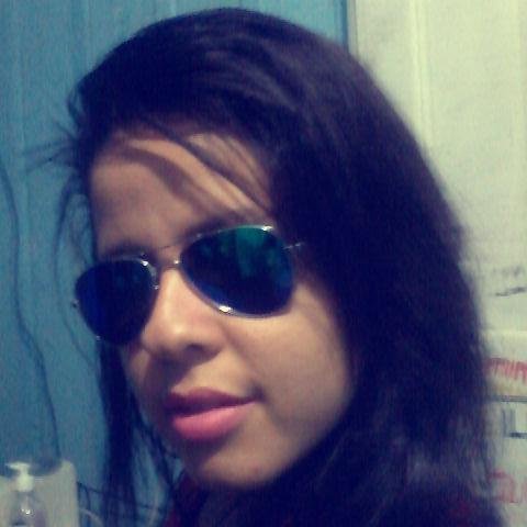 sou simpatica ,meiga e romantica ..