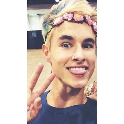 ella • 15 • chicago, il • kian is my wonderwall • vine: what is ella✨ ((follow bc i had to make a new acc!))