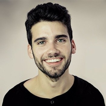 Parido de nacimiento en La Roda. Actor e improvisador de profesión. Miembro de la compañía @ImproVivencia #AceptaySigue / Instagram: santi.aven