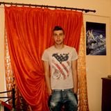 Αγαπώ το ποδόσφαιρο,παίζω LoL και αγαπώ Ελληνική μουσική...!!!!