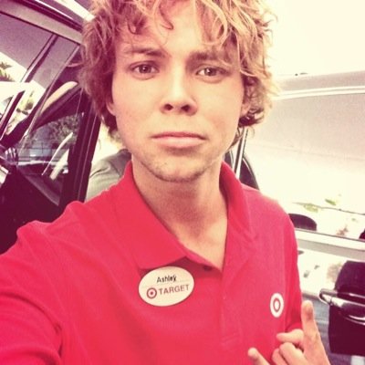 i'm ashley, 20 years old and i work at target :-)