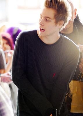 addicted to 5sos