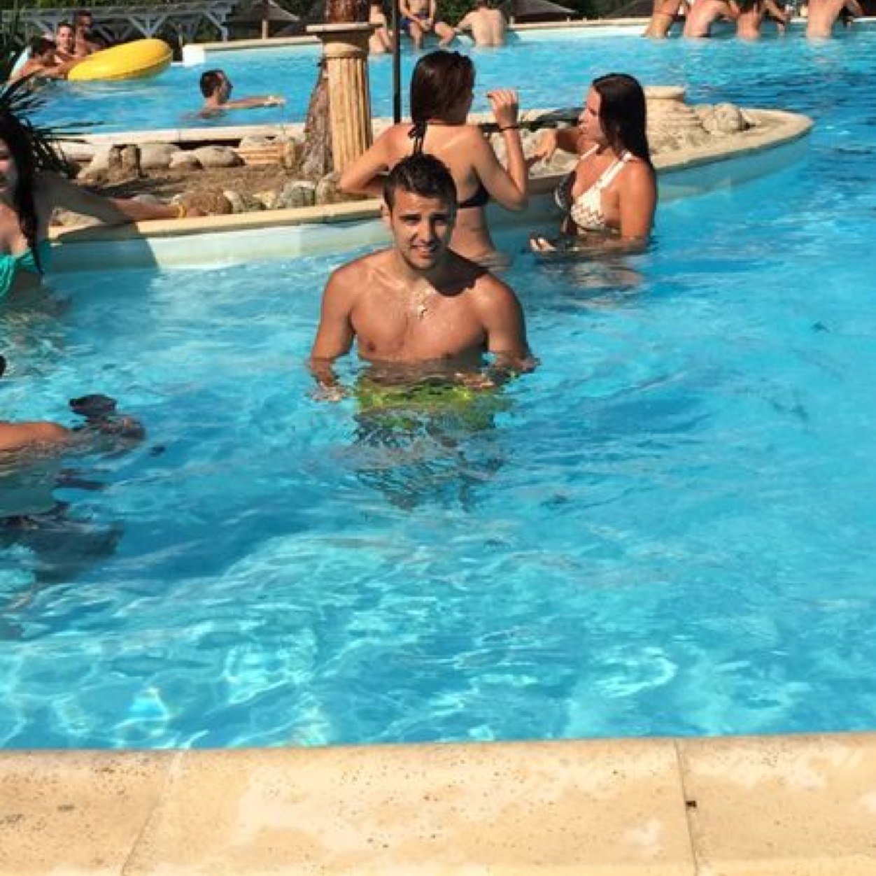 nikosgriek's profile picture. One mistake and everyone judges you.. ;)