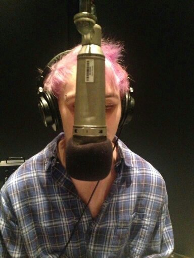 Hi I'm Michael Clifford pierced eyebrow and you can follow me :)