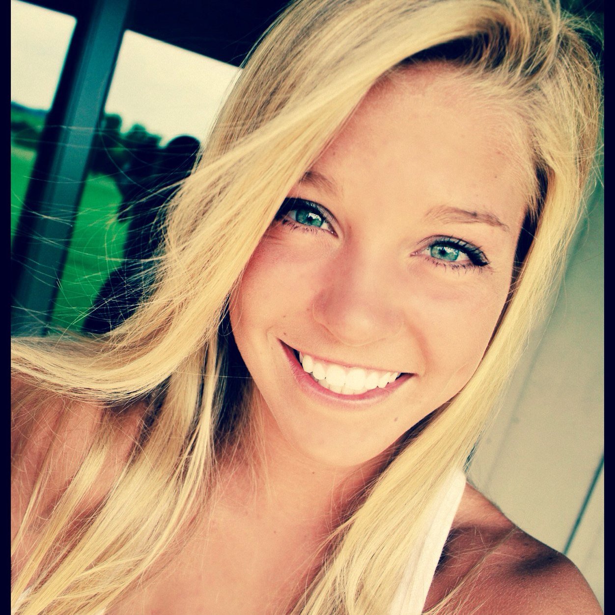 hola_emilylove's profile picture. 