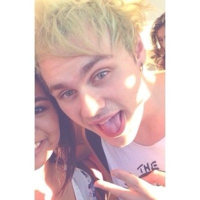5SOS follow help and updates ✌️