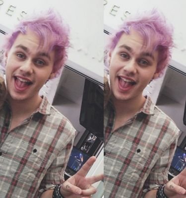 I'm secretly dating Michael Clifford. 《I saw 5sos 08.07.14》