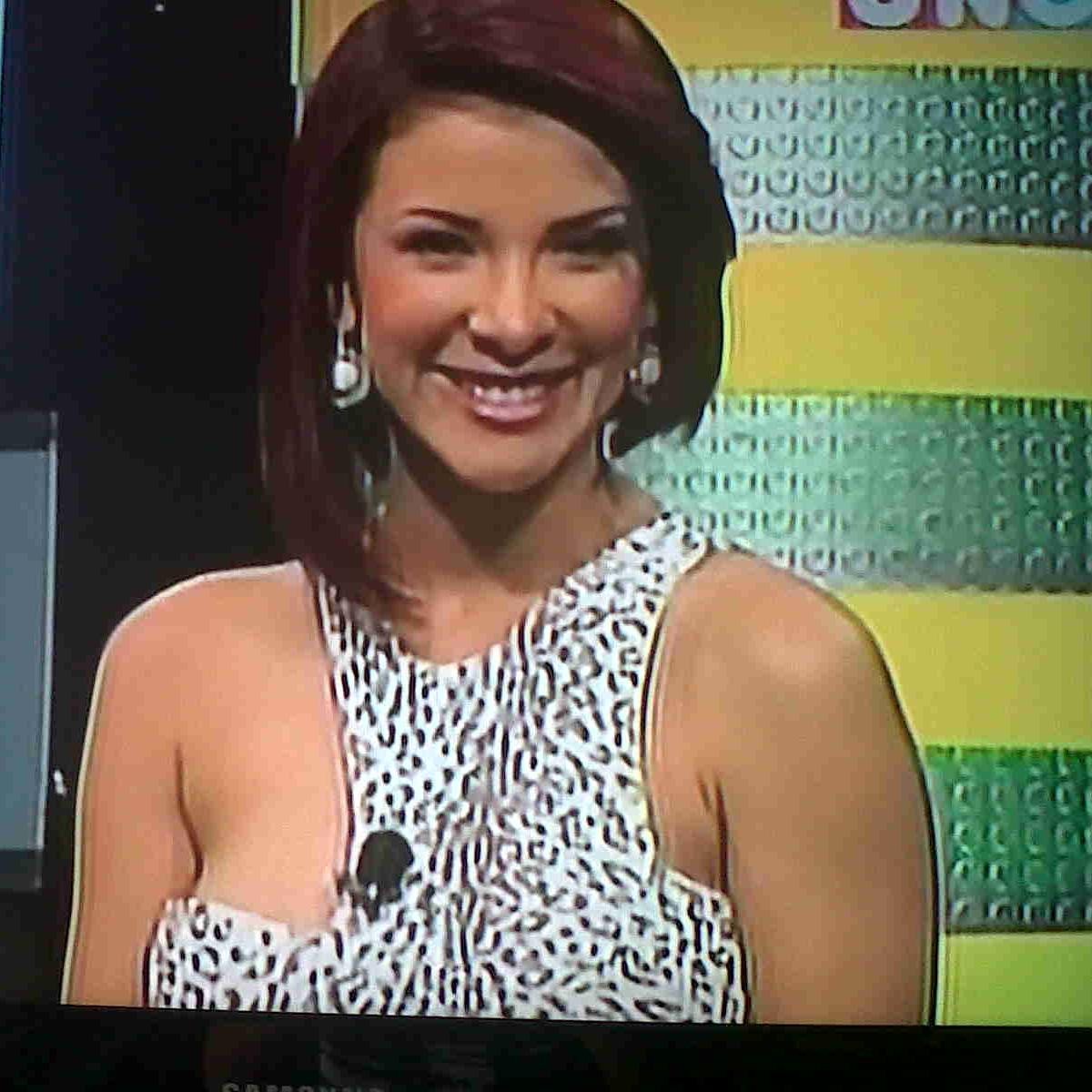!!Fan de la bella  presentadora de #AquiEntreNos y actual participante del programa BLN la competencia @maferpincay1 Vengadora!!