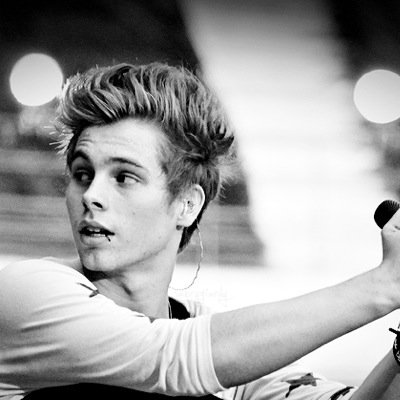 • 5 seconds of summer • Michael | Calum | Ashton | Luke , I love this band ❤️