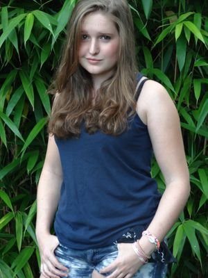 17ans,fan de musique et de vans ^^. Chanteuse 
some of George shelley's family followed (leo,spencer,harriet,annabelle,dominic..)