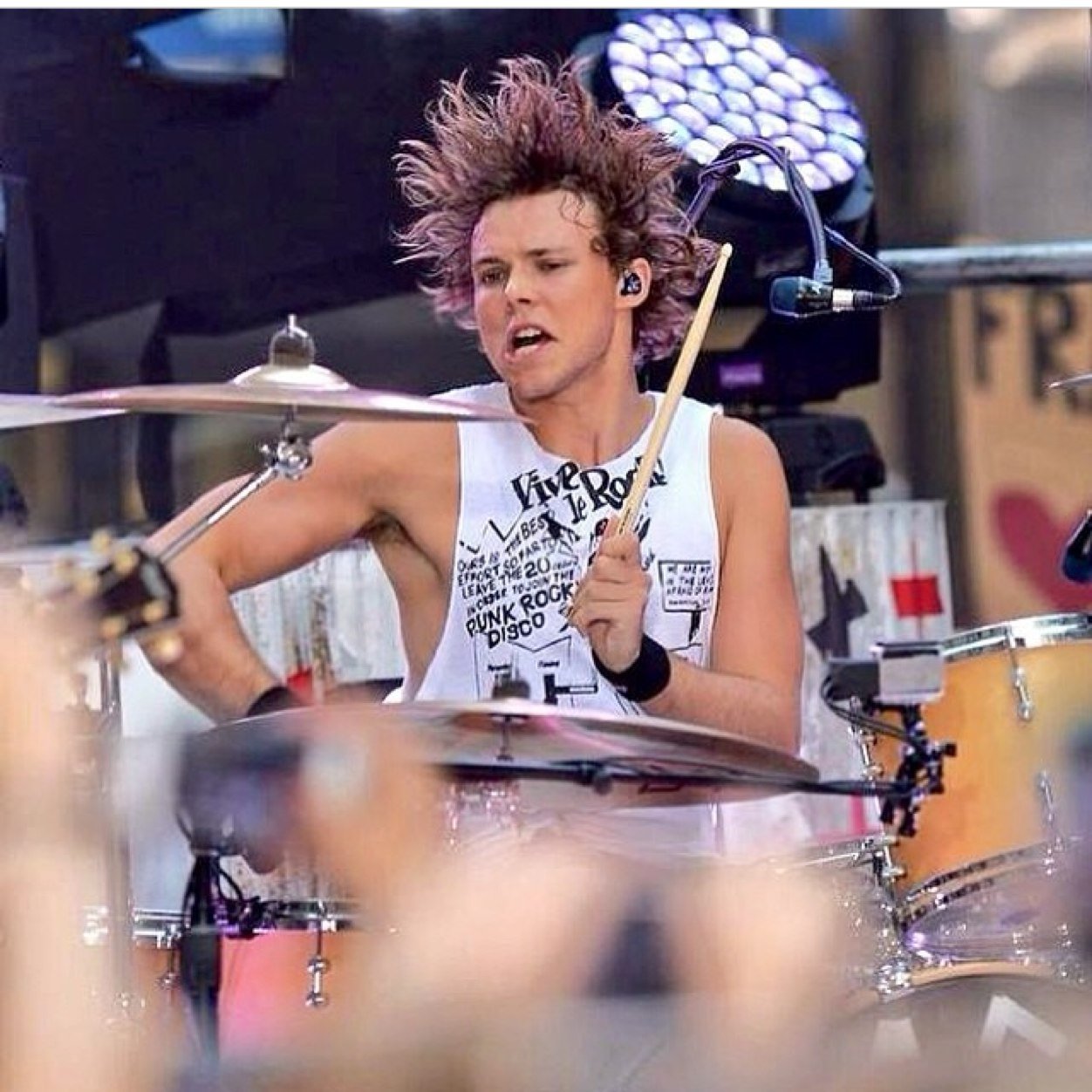 DONT GIVE UP. I FOUND UR SPAM TO ONE OF THE BOYS & THEY WILL 2! follow my personal- @cashtonfvck? :-)) & pls RT the tweet :-)