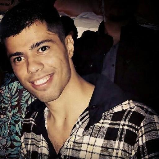 Sabe o que eu quero dessa vida? Abraços surpresas, sorrisos sinceros, força pra não cair, amigos que não esqueçam de estar por perto, amores que queiram ficar.!