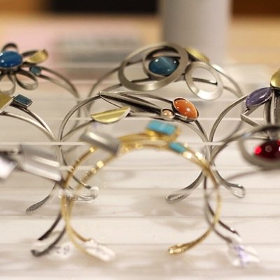 Our Store has a wide selection of stylish jewelry (such as Kameleon & Myka) beautiful purses, accessories that will move you!
