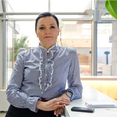 AnnaYlihurula's profile picture. Digitaalisuudella rakentava muutosjohtaja. Strategia, johtaminen ja uudistuminen asiakasarvo ja tuottavuus edellä. Mielipiteet omia.