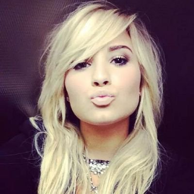 French source about Demi Lovato, created the 01/02/14 !:) Goal : 1K In partnership with @DLDailyBrasil
