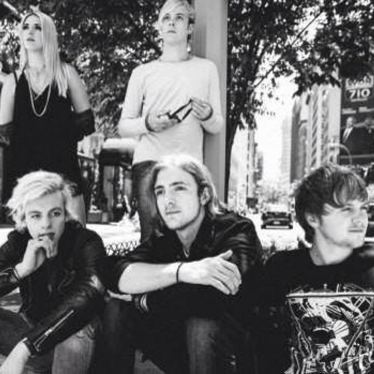 Hey guys! Im Sophia, I live in Wales and it would be awesome if my idols R5 could notice me and maybe consider coming to Cardiff? #R5FamilyForever