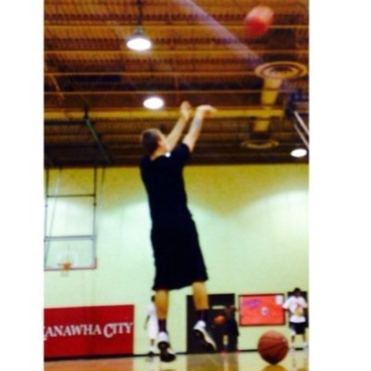 Chasing the dream #nodaysoff #ilovehooping #ballislife