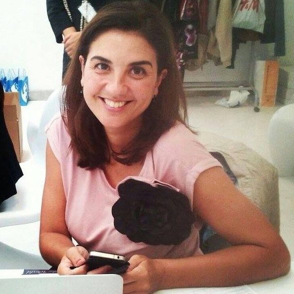 Periodista de corazón. De sentirlo, no de la prensa rosa... aunque no rechazamos nada. Presidenta de la @APCORUNA. Trabajo en el @idealgallego.
