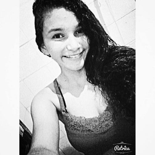 Gosto de dias bonitos, musicas, brisa do mar, sol, frio, rir até a barriga doer, falar besteira, chocolate, arte...14 anos, LUANETE. Recife - PE