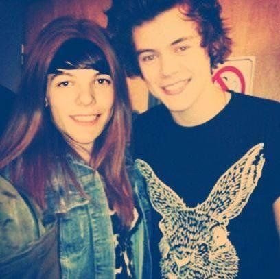 Holasaa:D seguime, te sigo, nos seguimos ! 4 fuckin years one direction ❤❤❤ FOLLOW ME LOUIS ❤❤❤