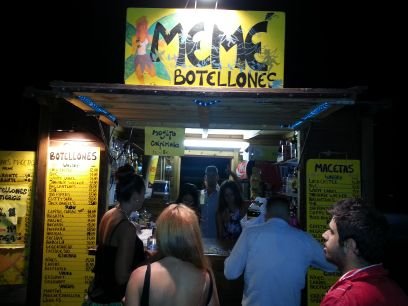 Las Noches de Fin de Semana se llaman
Meme Botellones!!