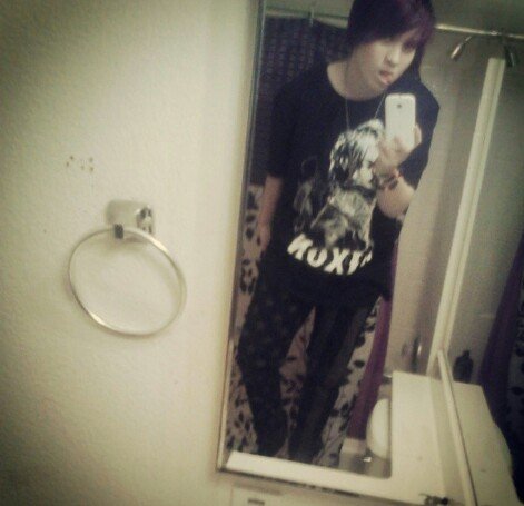 I'm really awkward and I love bands and thats about it