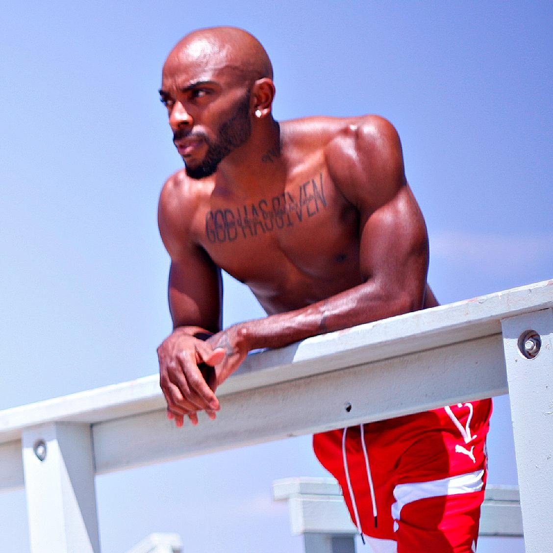 Psychology Doctorate Student | Speaker | Model | Poet | Superhero | Lover | Fighter...

I'm just me