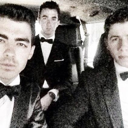 SOS ME APAIXONEI PELOS JONAS, E AGORA? ♥