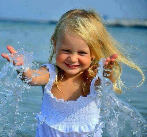 zeynep123_1's profile picture. Yaprak döker bir yanımız, bir yanımız bahar bahçe..