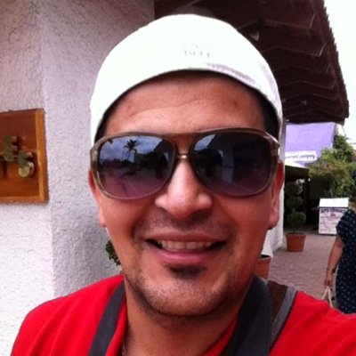 Leo poco, escribo mal, amante de la fotografia: comunicólogo.