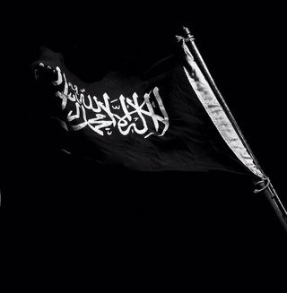 أنا مجرد فتاة عنادي غريب . . أتحمل الكثير واكتم الكثير . . اصمت خجوله ولكن امتلك جرأه مفاجئه . . ولا تهمني الاشكال بل يهمني ما ينبع من داخلها ♡