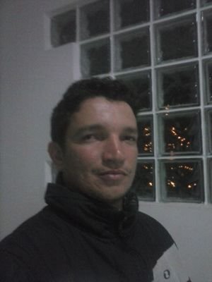 gosto d futebol,viagens,praias,gosto d curti minha vida.