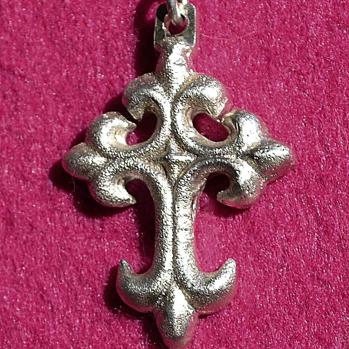 Offering a large variety of mainly Sterling Silver items, all beautiful & unique. items. Please check back often!!! Thank you