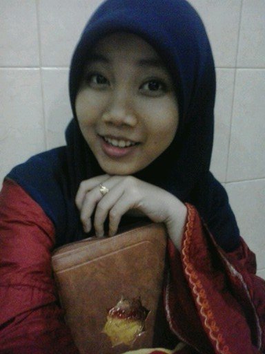 TRI MEILANI W | 12mei1998 | karawang | senior high school Budi mulia | semangat :*