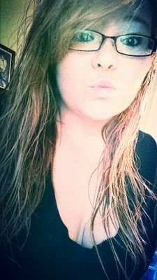 Im a really nice sweet funny goofy person and i love to have fun and be myself :) thats bout it ;)