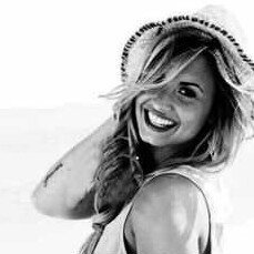 I'm 15,Big fan of fashion and style,also like listening to music, I play the guitar and big fan of sports *DEMI RULES!! ILHSM!! I'm a Big LOVATIC!!♥♬